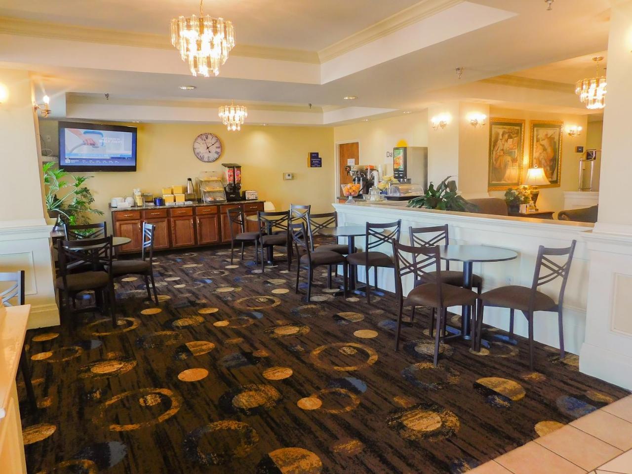 Days Inn & Suites By Wyndham Pocahontas Exterior photo