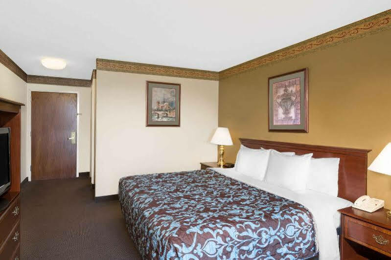 Days Inn & Suites By Wyndham Pocahontas Exterior photo